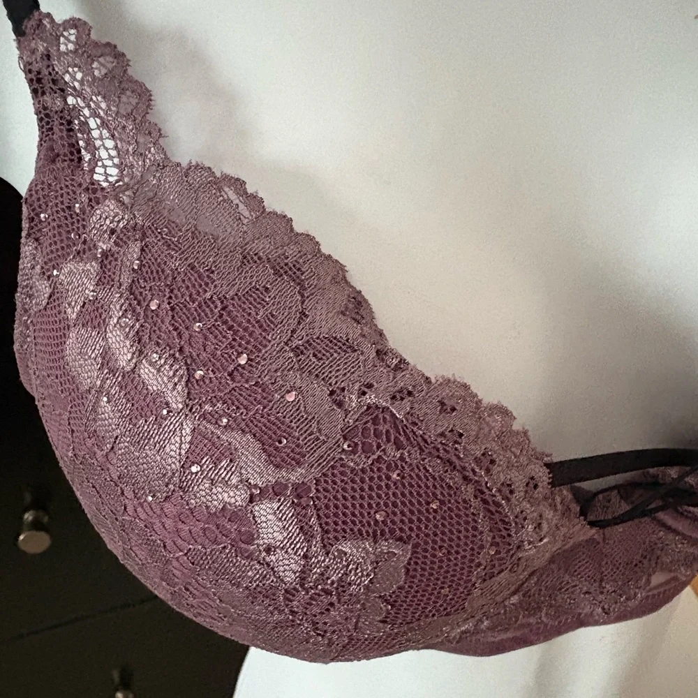 La SENZA Lace Push-Up Bra in Mauve with Crisscross Straps and Rhinestones - Picture 4 of 7